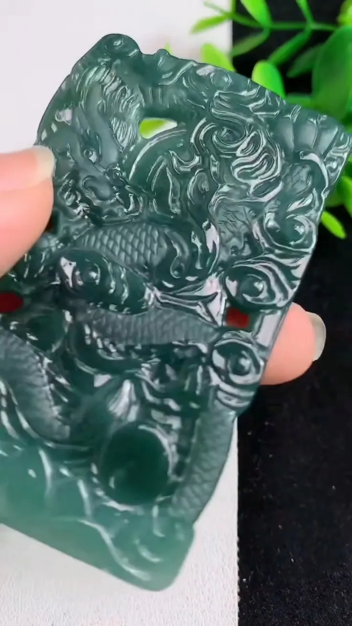 天然A货翡翠蓝水祥龙阿弥陀佛吊坠，尺寸71-44.4-7.5，重:48.92g
5月21日