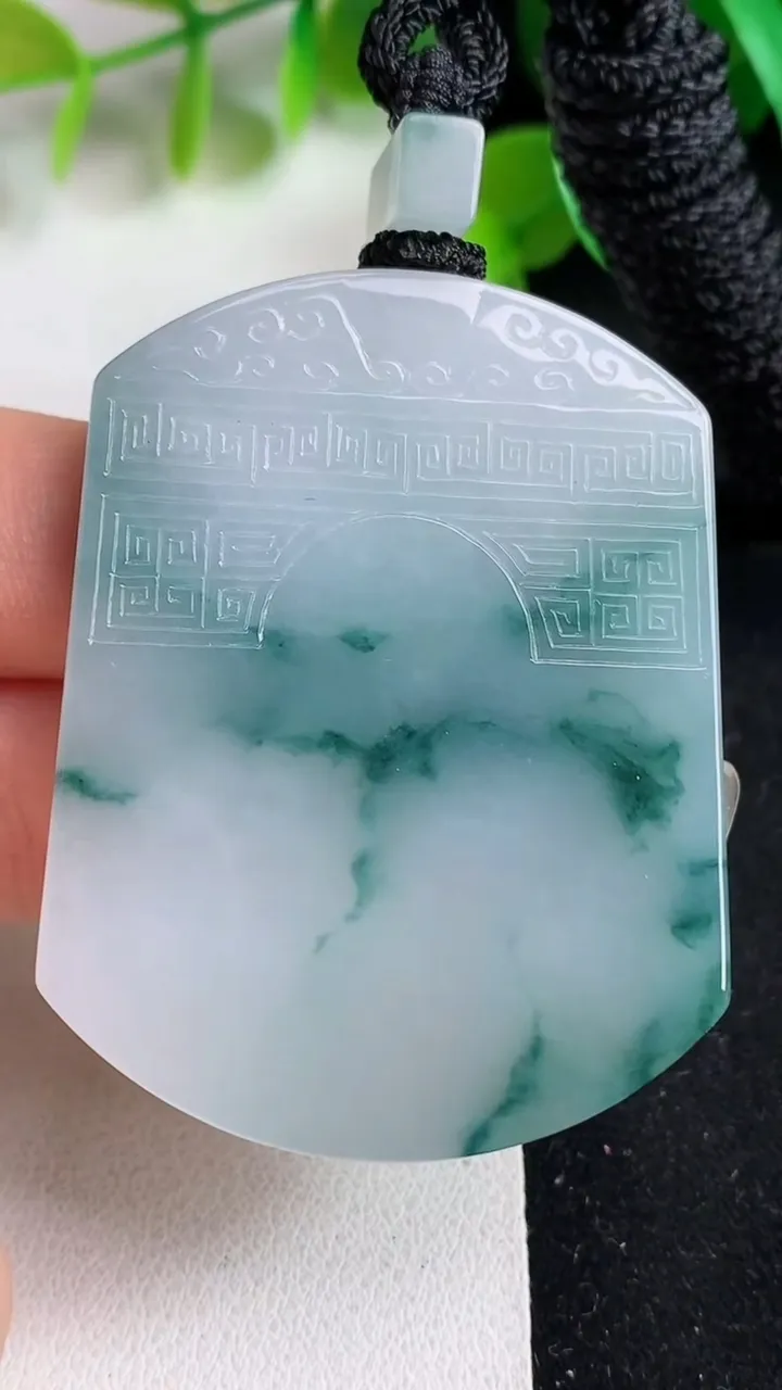 天然A货翡翠飘花仿古无事牌吊坠，尺寸49.8-38.7-6，重量:38.12g
5月21日