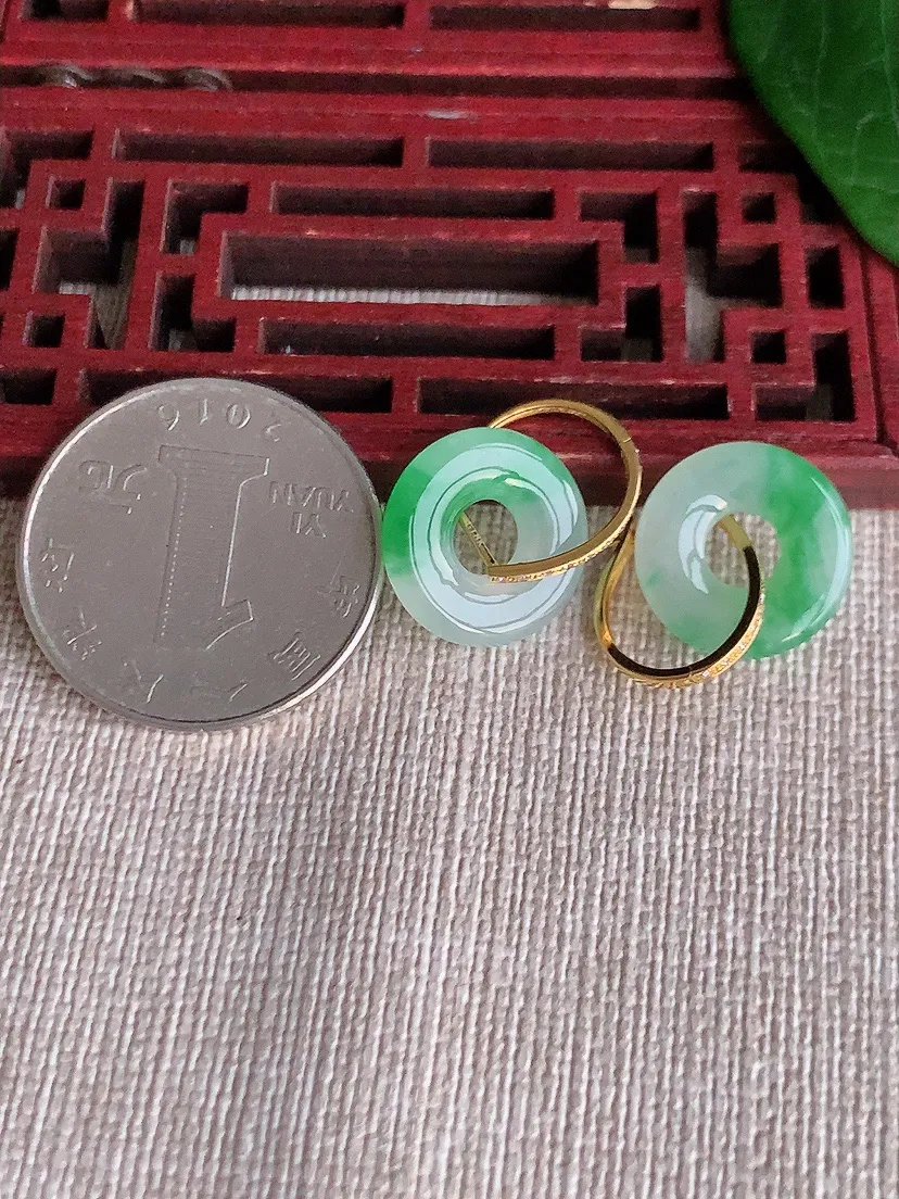 天然A货翡翠18K金镶嵌飘绿平安环耳坠尺寸14.7×3mm 重量3.74g 0521