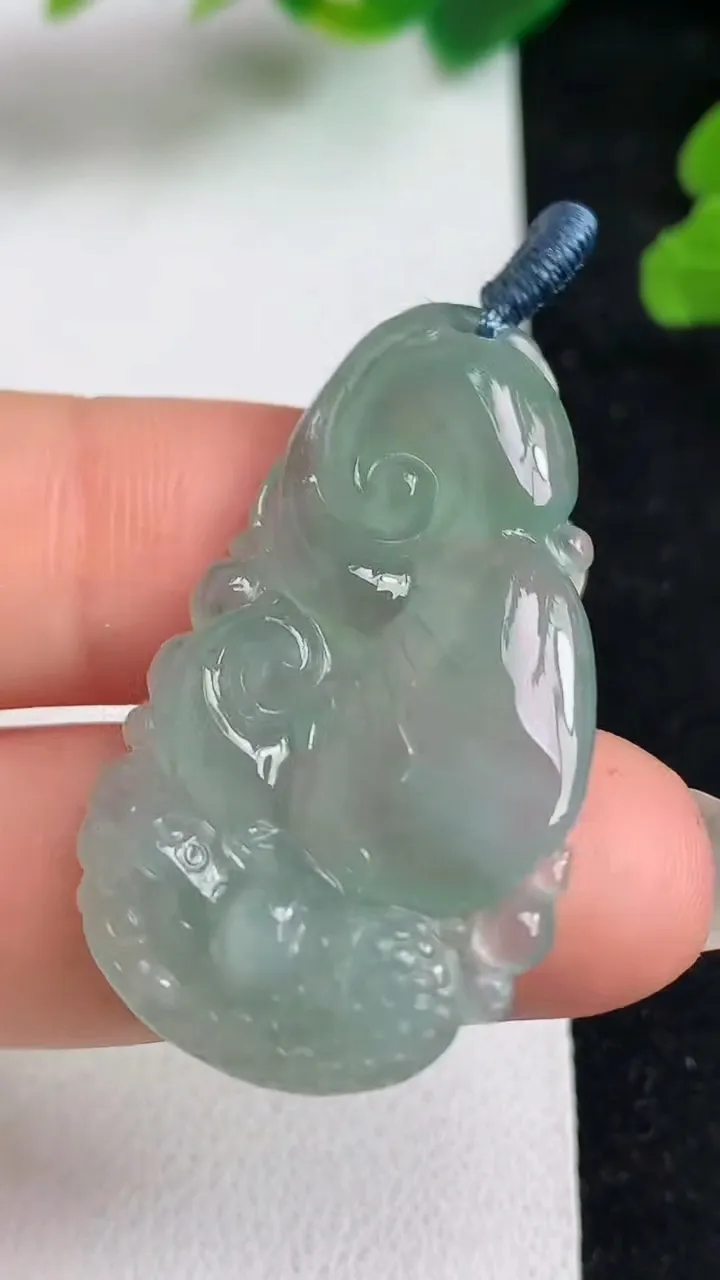 天然A货翡翠如意吊坠，尺寸36-21.6-5，重量:6.41g
5月22日
