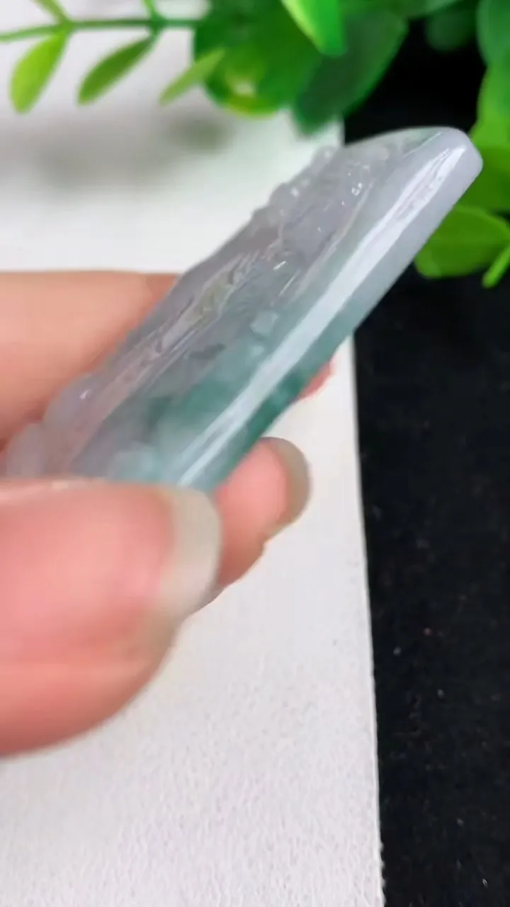 天然A货翡翠飘花阿弥陀佛吊坠，尺寸64.8-40.4-5.7，重量:35.40g
5月22日