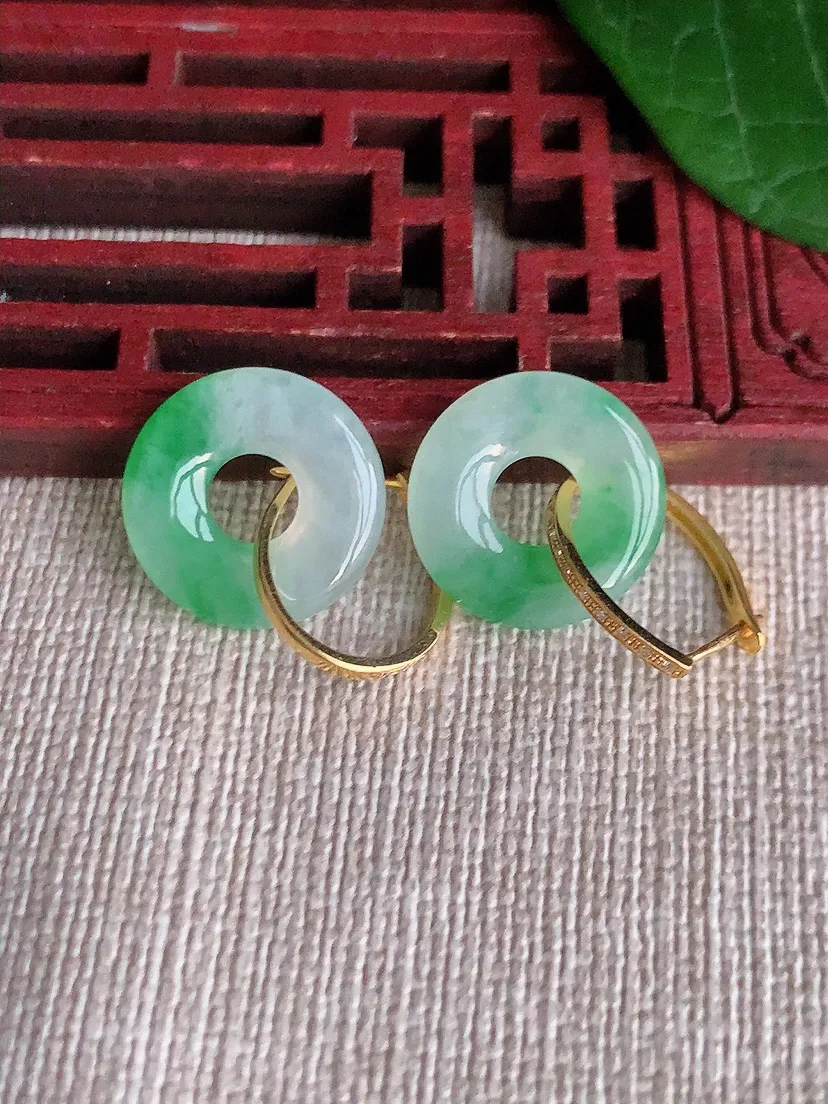 天然A货翡翠18K金镶嵌飘绿平安环耳坠尺寸14.7×3mm 重量3.74g 0521