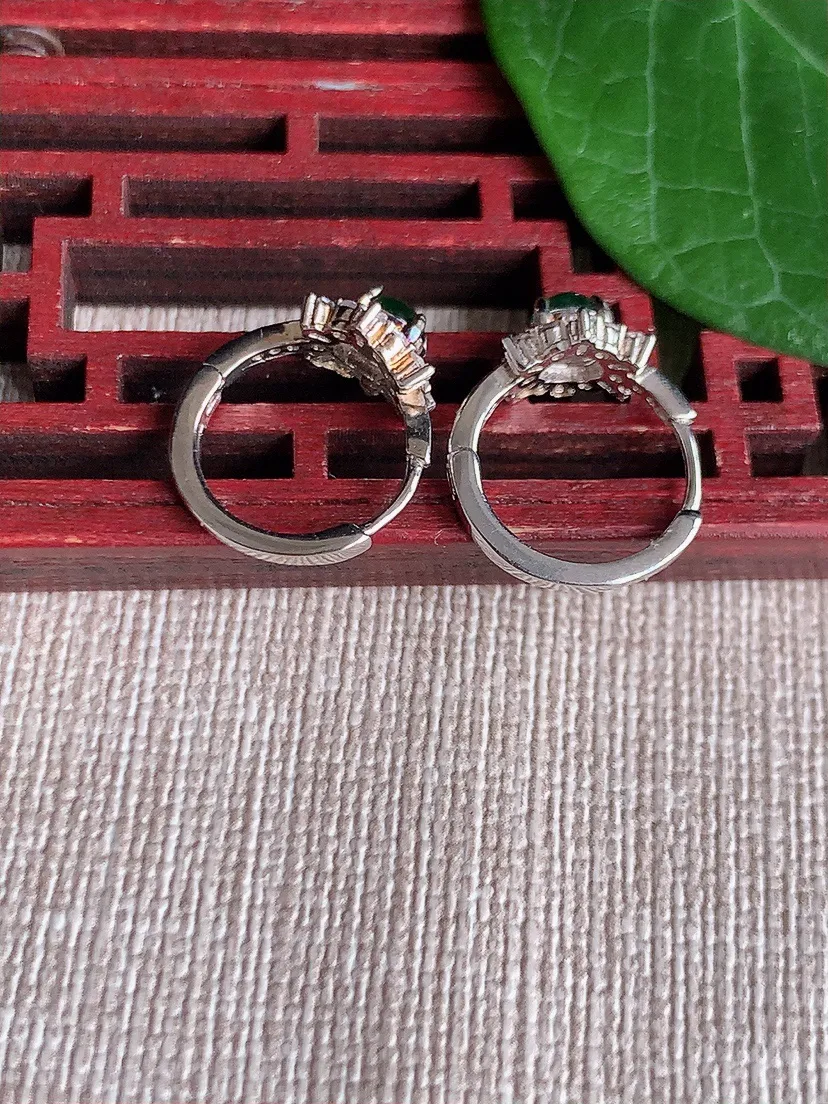 天然A货翡翠925银镶嵌满绿蛋面耳坠 尺寸4.6×4.2mm 重量2.62g 0522
