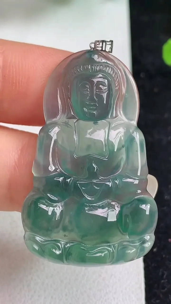 天然A货翡翠k金蓝水观音菩萨吊坠，尺寸37.4-23.6-3.3，重量:5.40g
5月22日