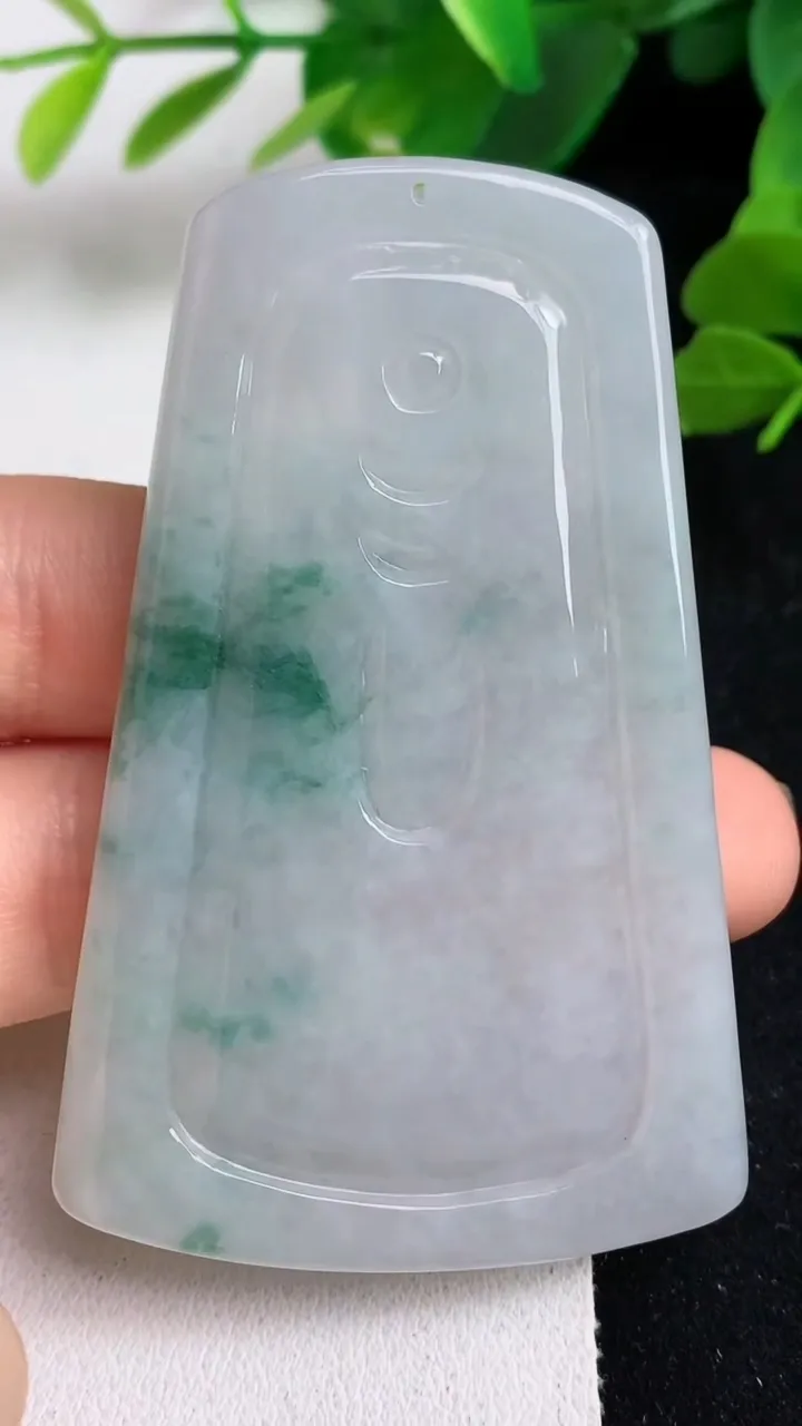 天然A货翡翠飘花阿弥陀佛吊坠，尺寸64.8-40.4-5.7，重量:35.40g
5月22日
