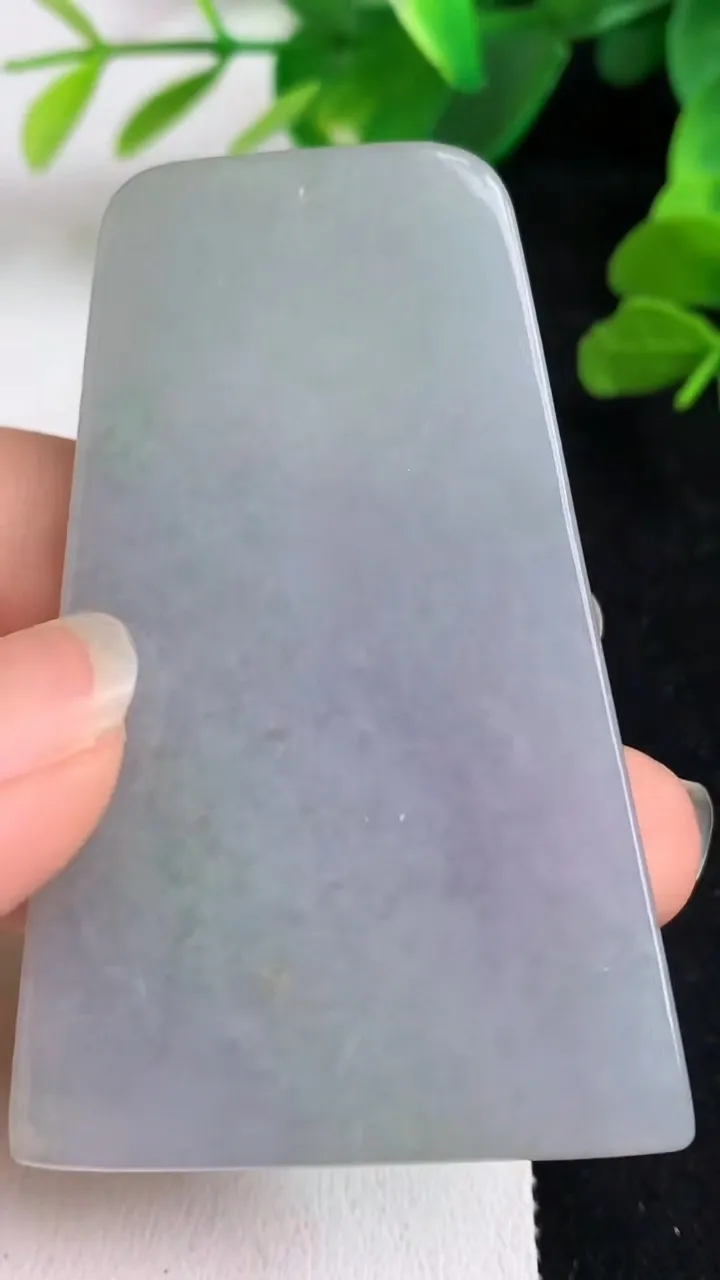 天然A货翡翠紫罗兰仿古无事牌吊坠，尺寸60.6-39-5.2，重量:31.77g
5月22日