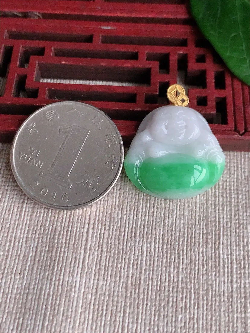 天然A货翡翠冰润18K金扣头白底青飘绿佛公吊坠尺寸25.8×20.8×22×5.4m量4.75g 0521