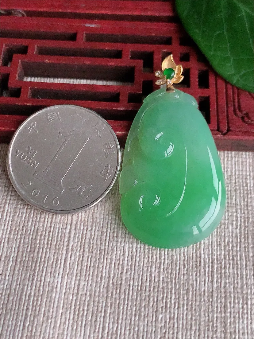 天然A货翡翠18K金扣头满绿如意吊坠 尺寸42.8×35.2×23×4.5m量8.64g 0521