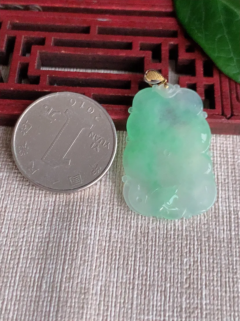 天然A货翡翠18K金扣头甜绿连年有余吊坠尺寸33×21.5×3m量4.85g 0521
