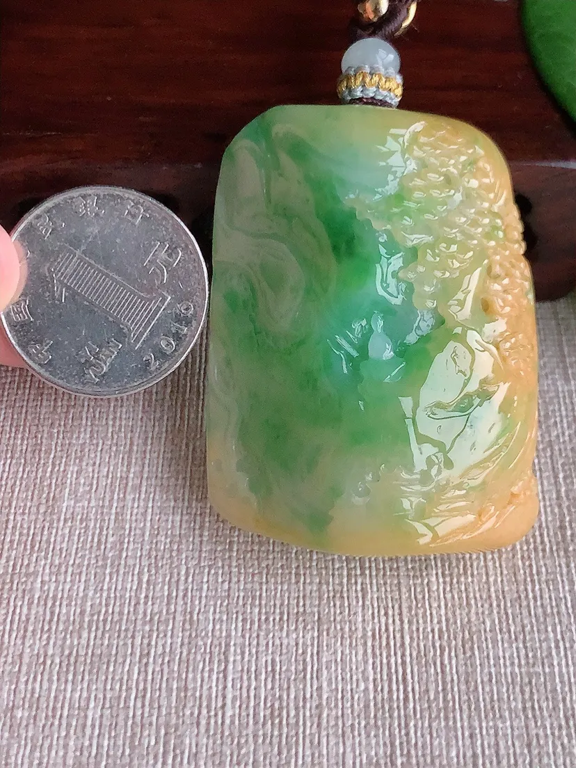 天然A货翡翠冰润黄加绿双彩悟道意境山水牌吊坠 尺寸52.7×38.2×16.3m量71.58g 0521