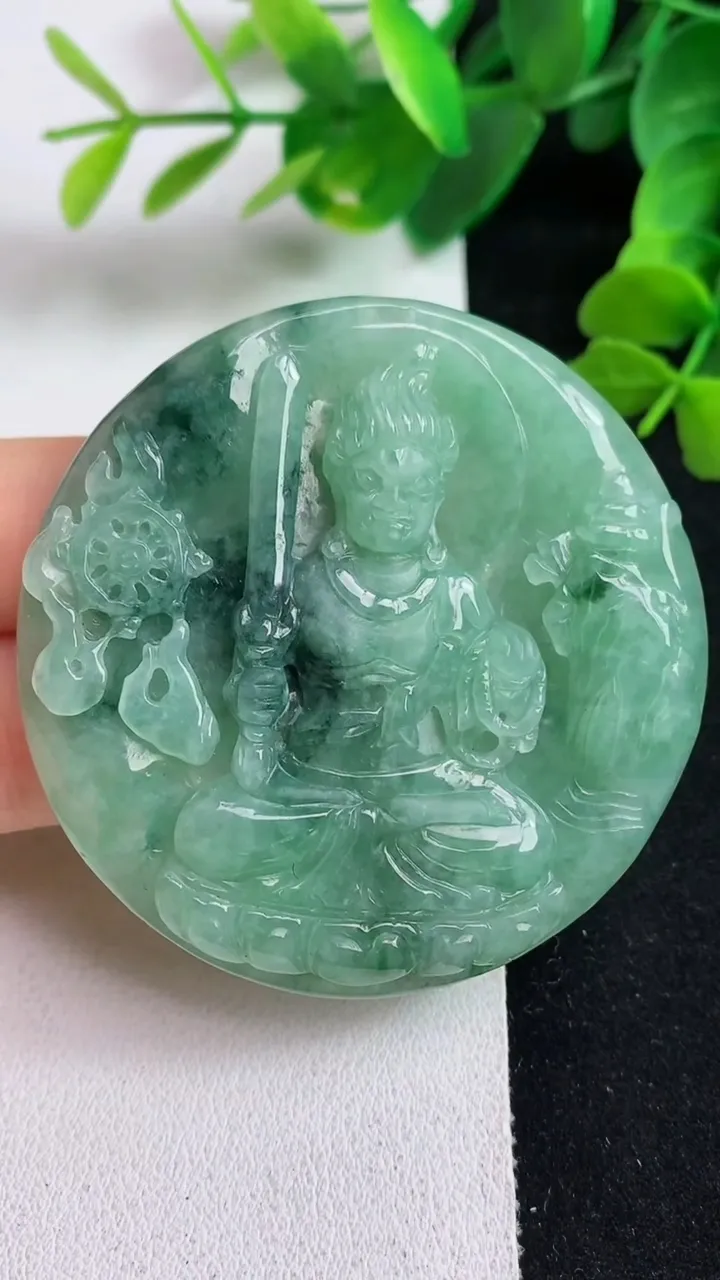 天然A货翡翠不动明王吊坠，尺寸54-5，重量:29.94g
5月22日
