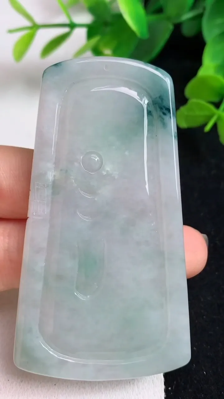 天然A货翡翠飘花阿弥陀佛吊坠，尺寸68.8-37.6-6，重量:34.45g
5月22日