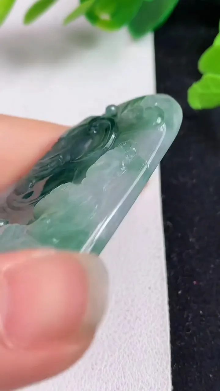 天然A货翡翠普贤菩萨吊坠，尺寸56.6-36.7-6，重量:22.20g
5月22日