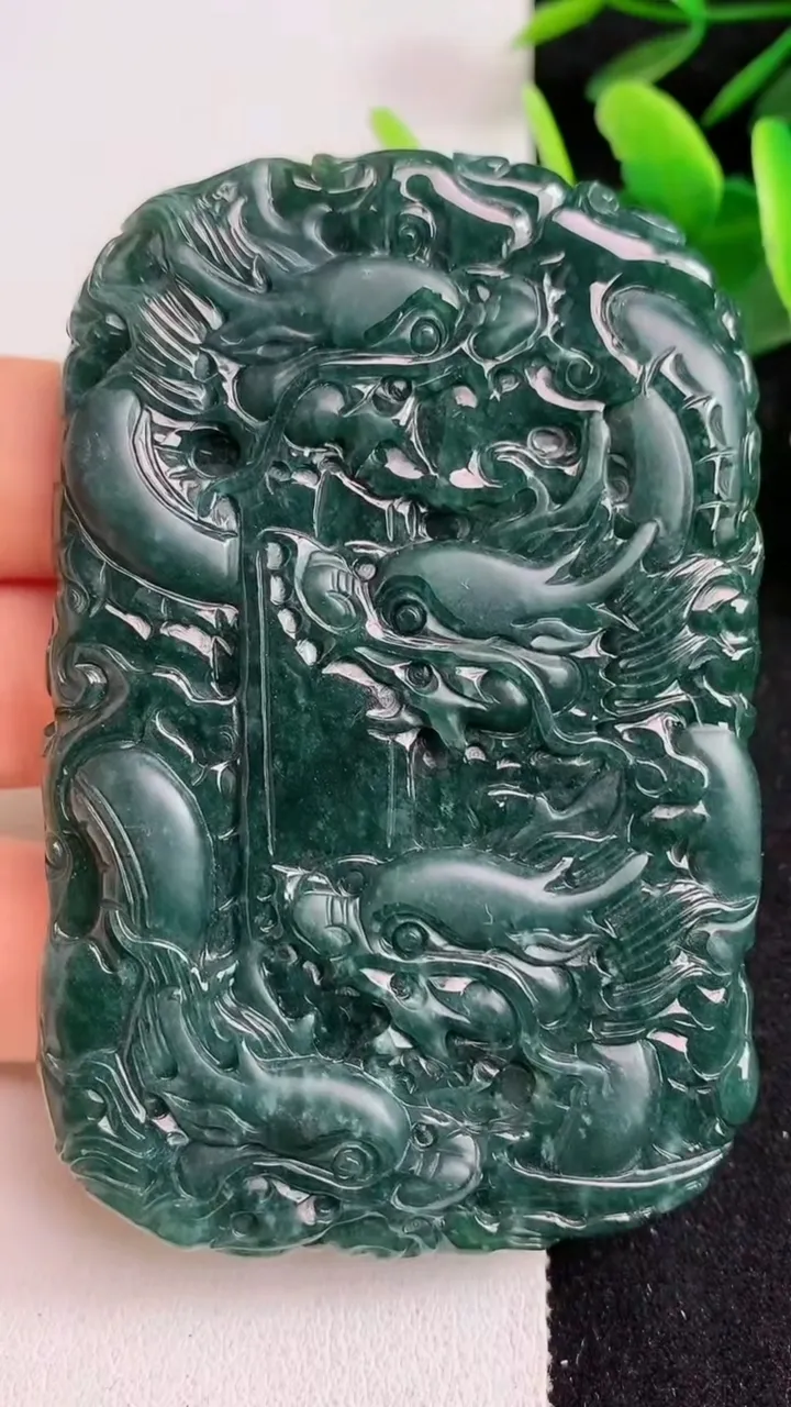 天然A货翡翠蓝水双彩九龙至尊 龙牌吊坠，尺寸76-49-10，重:74.13g
5月22日