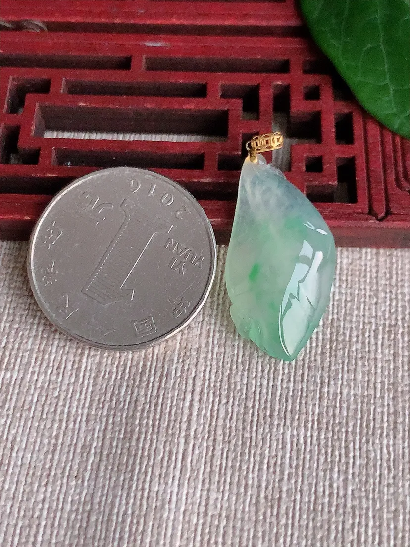 天然A货翡翠18K金扣头飘绿叶子金枝玉叶吊坠尺寸27.7×14×5m量3.18g 0521