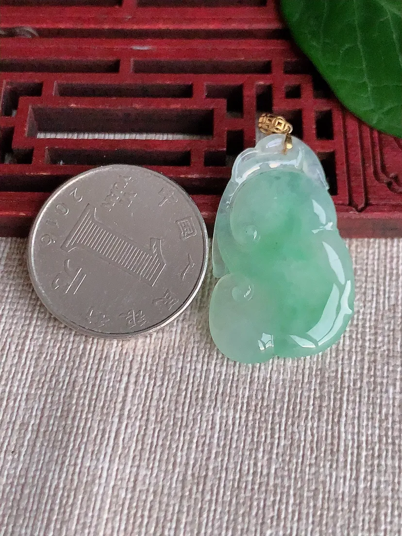 天然A货翡翠18K金扣头晴绿如意吊坠尺寸32×19.4×5m量5.48g 0521