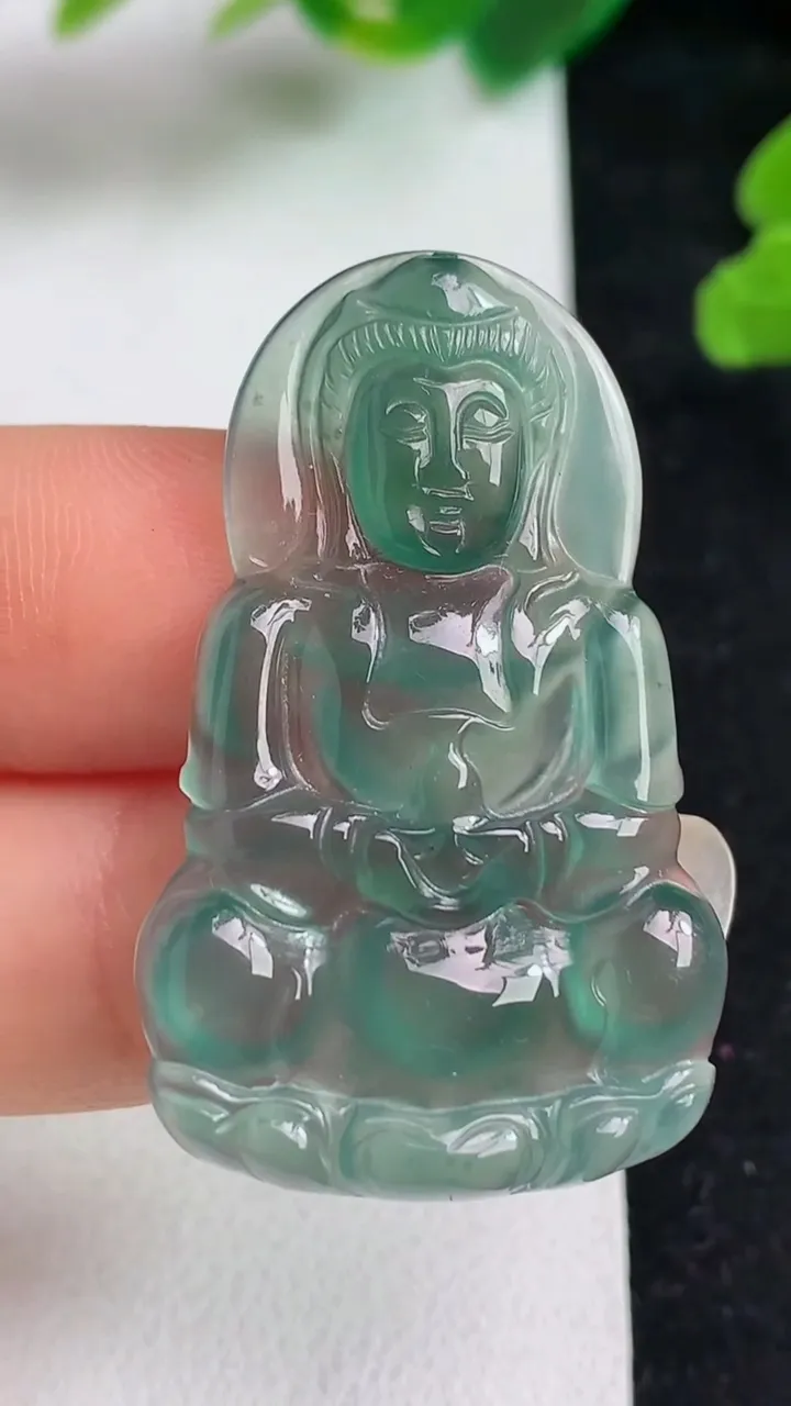 天然A货翡翠蓝水观音菩萨吊坠，尺寸38.4-24-3.4，重量:5.63g
5月22日
