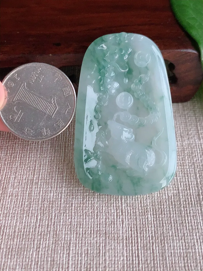 天然A货翡翠飘花生肖鼠吊坠尺寸51.7×31.5×5.7m量19.94g 0521