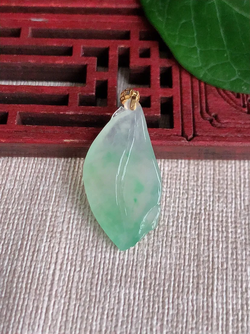 天然A货翡翠18K金扣头飘绿叶子金枝玉叶吊坠尺寸27.7×14×5m量3.18g 0521