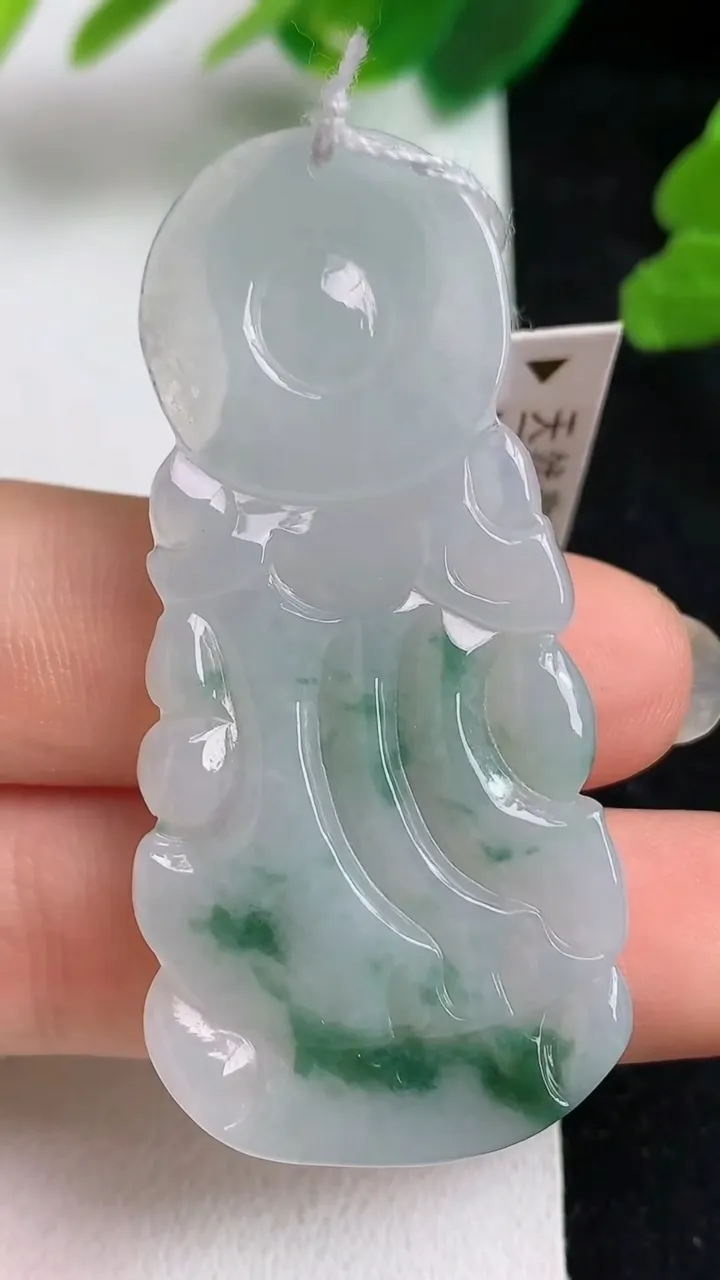 天然A货翡翠飘花观音菩萨吊坠，尺寸51.8-23.6-5.2，重量:12.28g
5月22日
