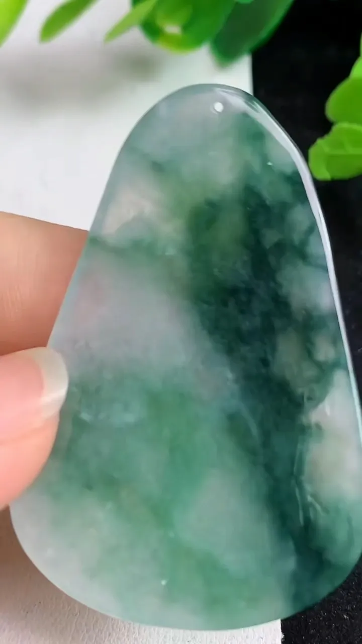 天然A货翡翠普贤菩萨吊坠，尺寸56.6-36.7-6，重量:22.20g
5月22日