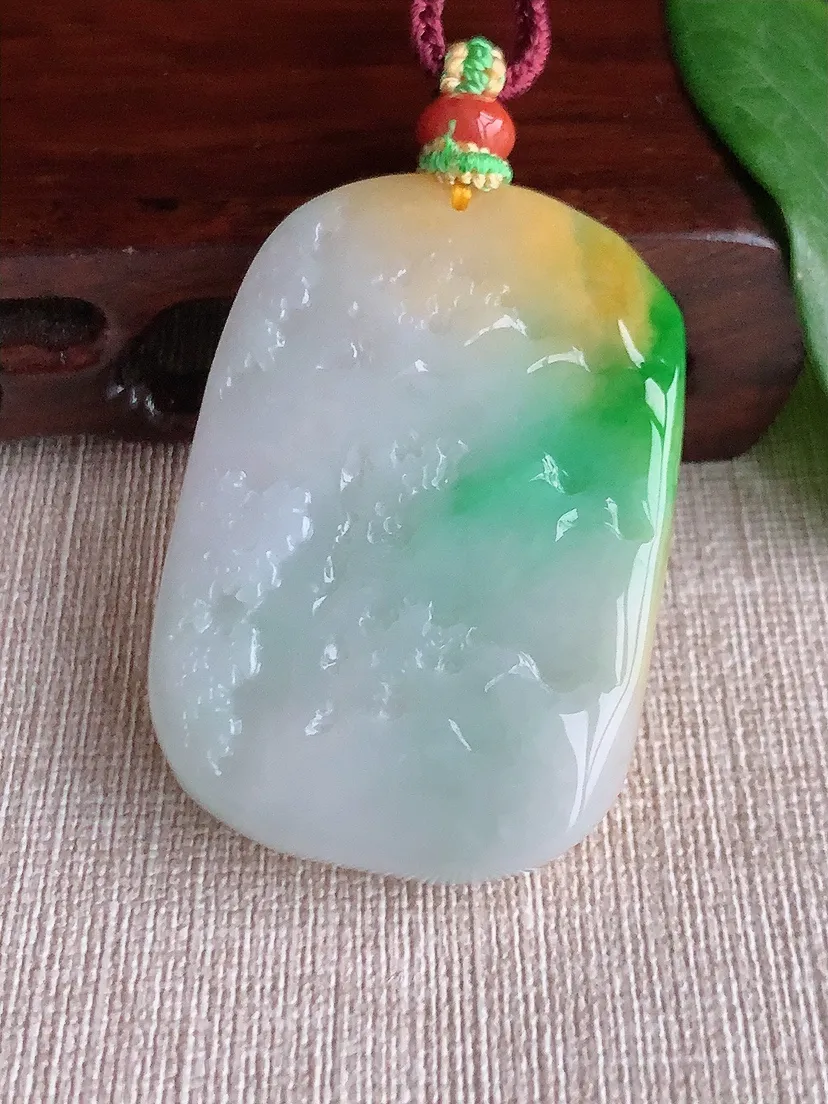天然A货翡翠冰润黄加绿双彩意境山水牌吊坠 尺寸50.2×34.4×10.3m量43.50g 0521