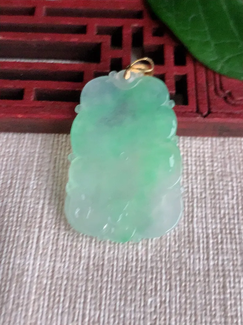 天然A货翡翠18K金扣头甜绿连年有余吊坠尺寸33×21.5×3m量4.85g 0521