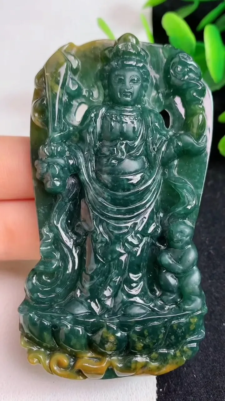 天然A货翡翠蓝水双彩虚空藏观音菩萨吊坠，尺寸80-43-9.3，重:64.21g
5月22日