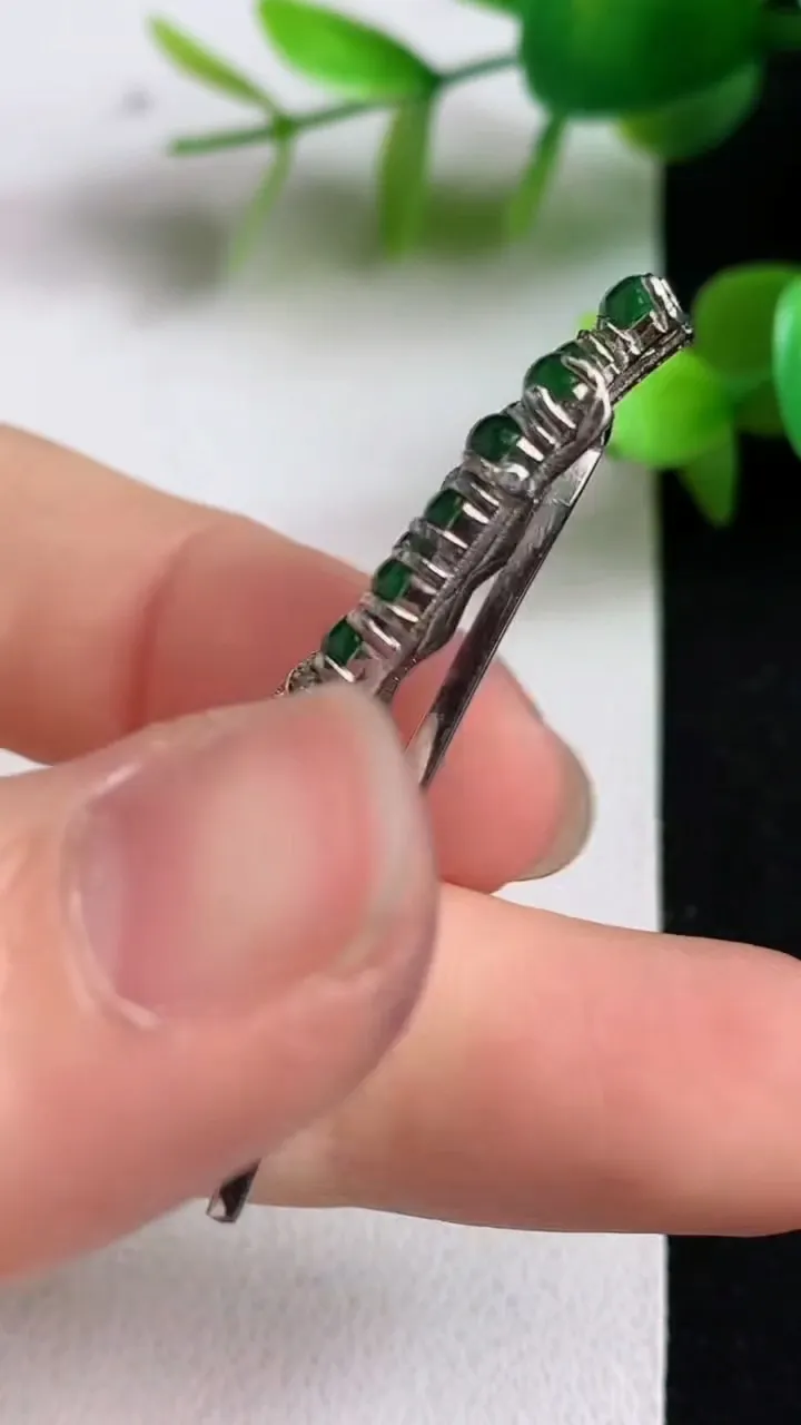 天然A货翡翠蛋面发夹，尺寸3，重量:8.00g
5月22日