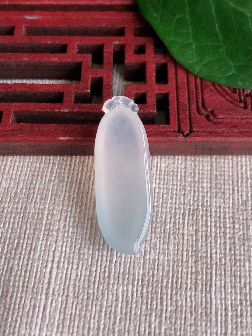 天然A货翡翠白月光福瓜吊坠尺寸28.3×10.2×8m量4.60g 0521