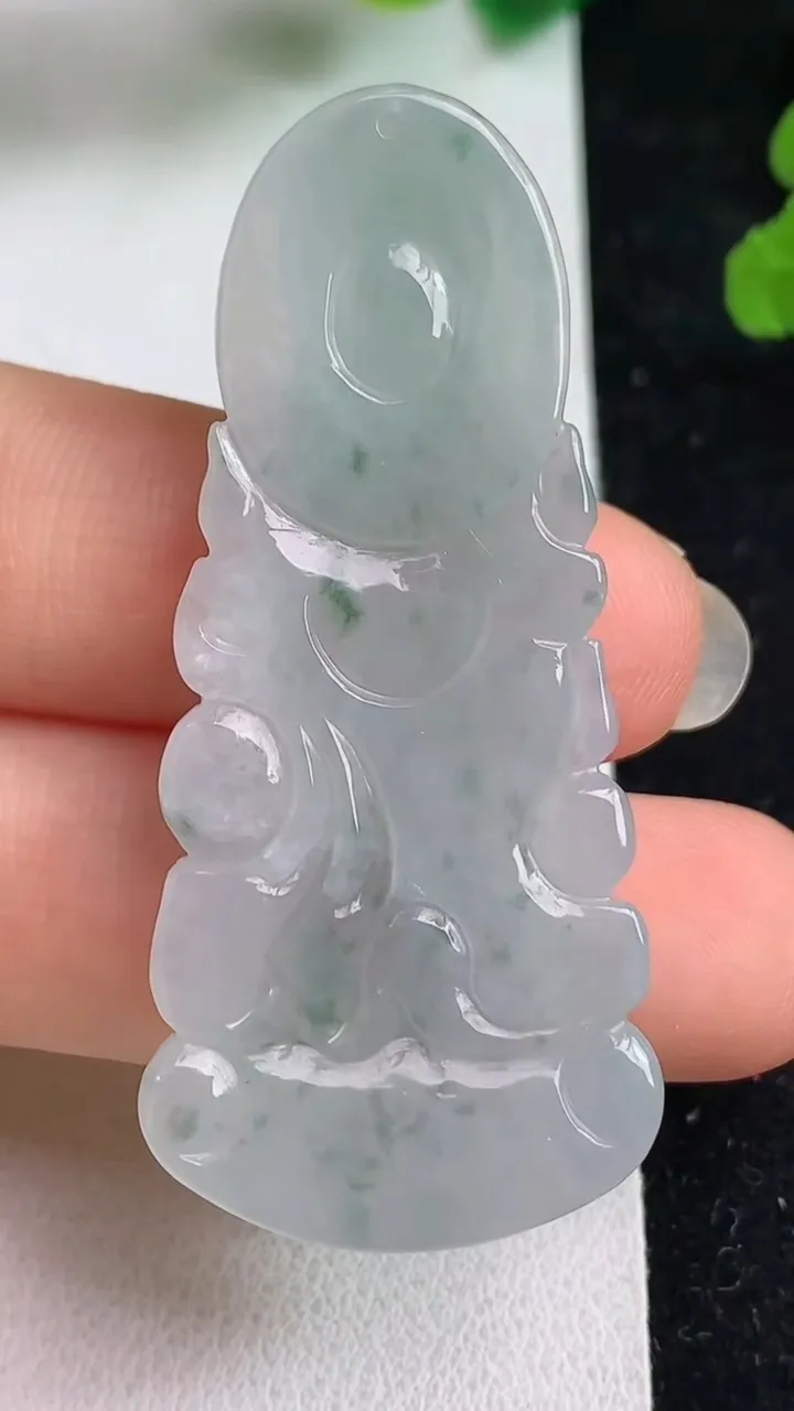 天然A货翡翠飘花观音菩萨吊坠，尺寸50.3-21.5-4，重量:9.10g
5月22日