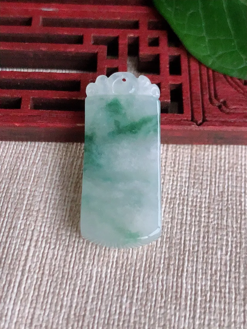 天然A货翡翠飘花无事牌吊坠尺寸33.3×14.3×6.4m量8.03g 0521