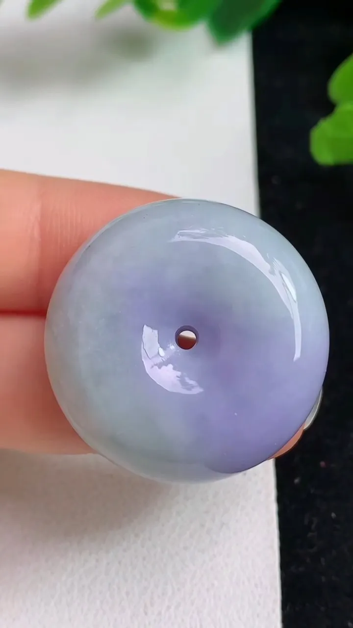 天然A货翡翠紫罗兰路路通吊坠，尺寸28.4-12.7，重量:22.32g
5月22日