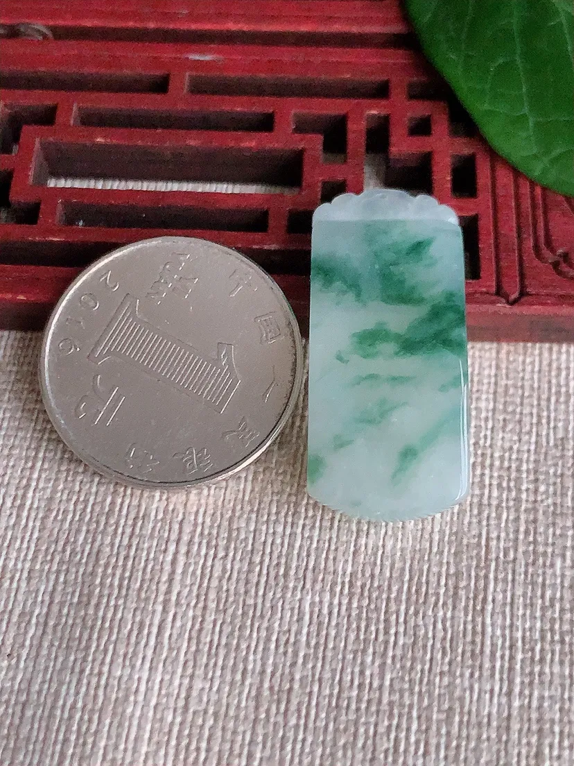 天然A货翡翠飘花无事牌吊坠尺寸33.3×14.3×6.4m量8.03g 0521
