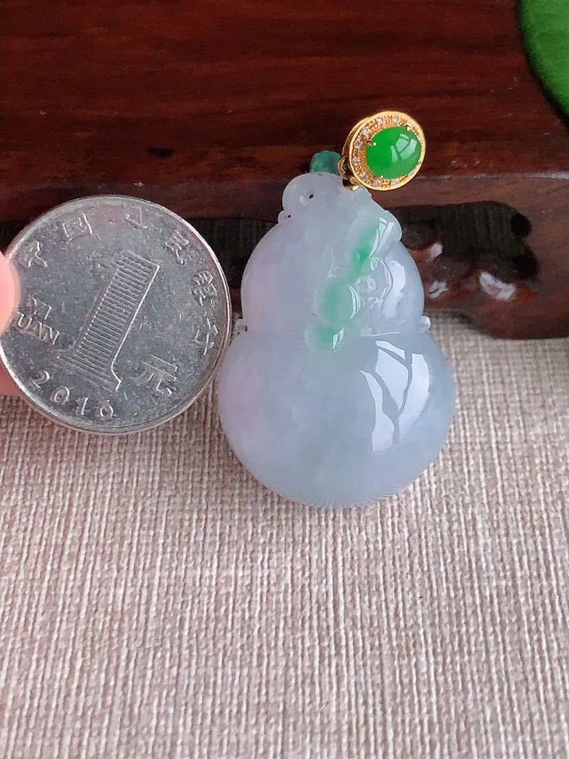 天然A货翡翠18K飘绿葫芦吊坠尺寸34.4×24.4×10.3m量20.24g 0521