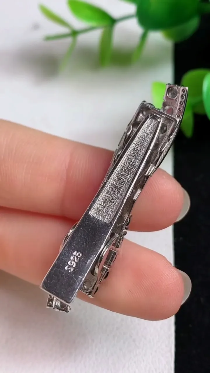天然A货翡翠蛋面发夹，尺寸3，重量:8.00g
5月22日