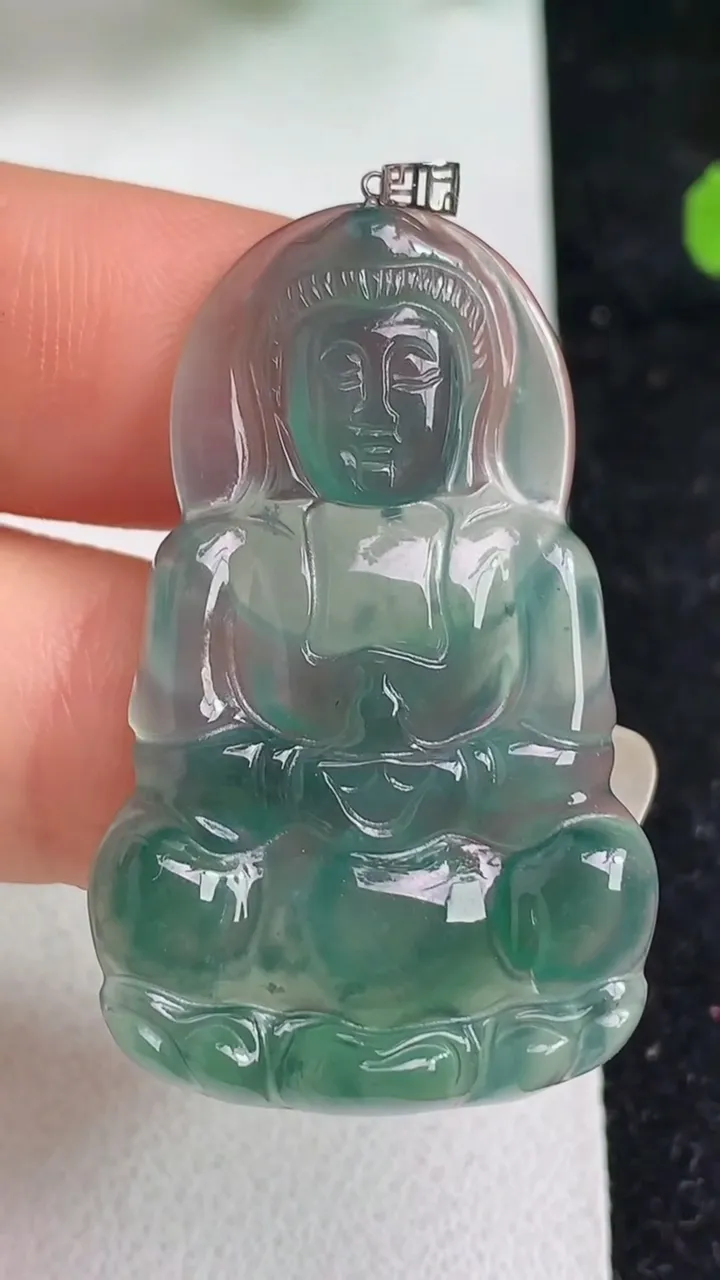 天然A货翡翠k金蓝水观音菩萨吊坠，尺寸37.4-23.6-3.3，重量:5.40g
5月22日
