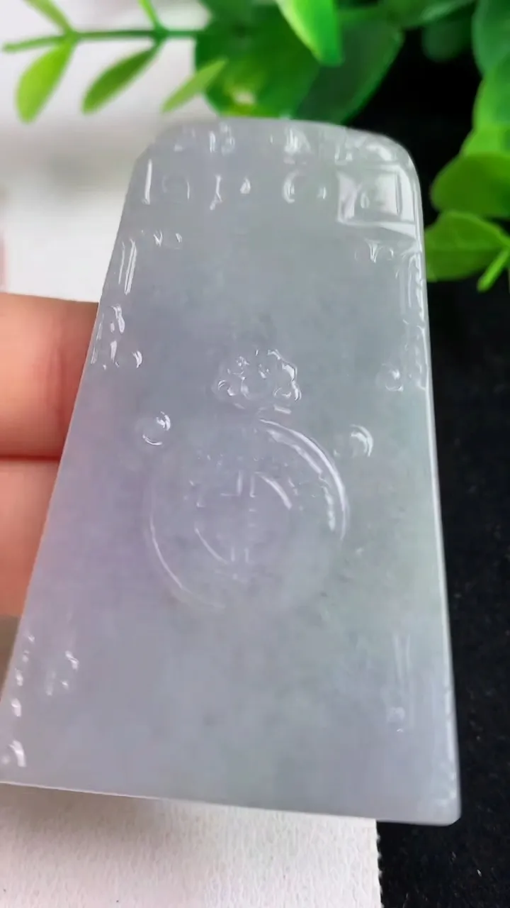 天然A货翡翠紫罗兰仿古无事牌吊坠，尺寸60.6-39-5.2，重量:31.77g
5月22日
