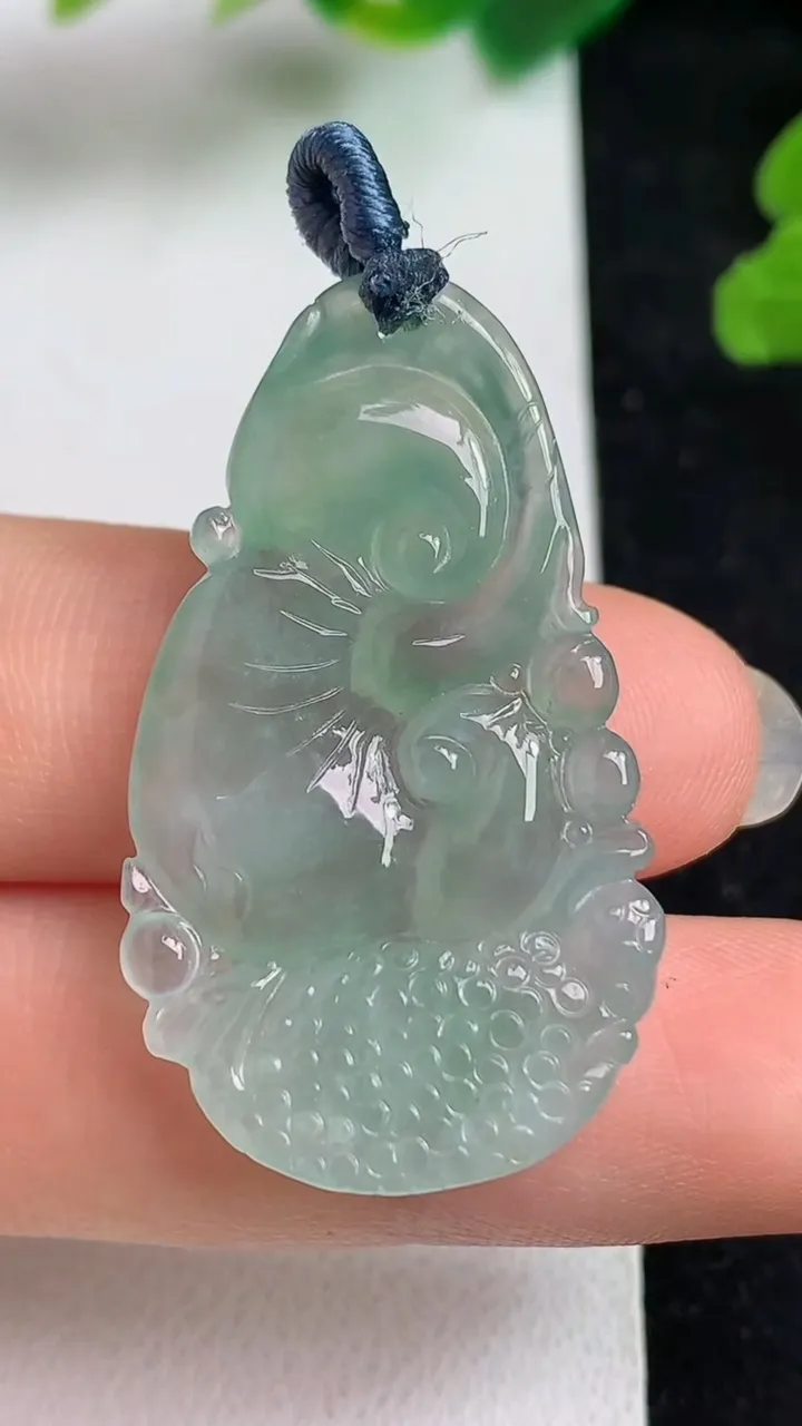 天然A货翡翠如意吊坠，尺寸36-21.6-5，重量:6.41g
5月22日