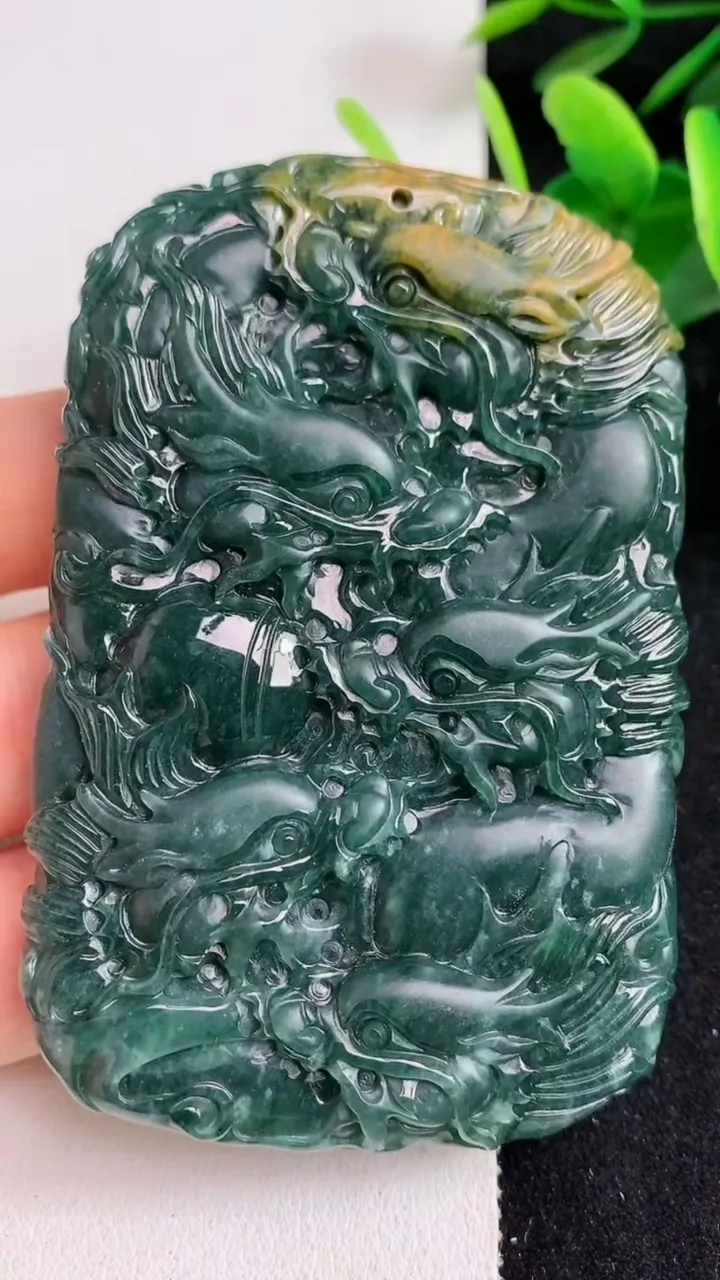 天然A货翡翠蓝水双彩九龙至尊 龙牌吊坠，尺寸76-49-10，重:74.13g
5月22日