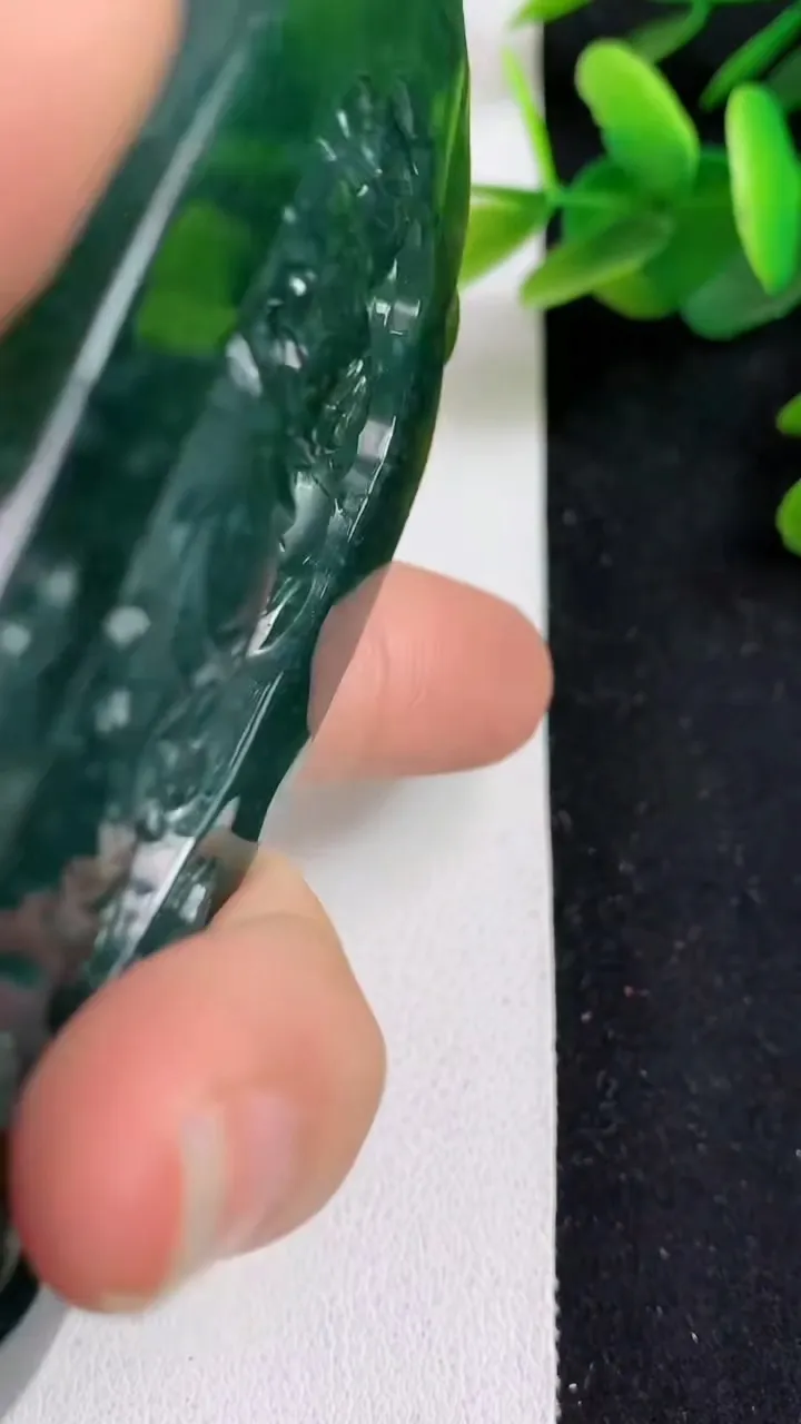 天然A货翡翠蓝水双彩虚空藏观音菩萨吊坠，尺寸80-43-9.3，重:64.21g
5月22日