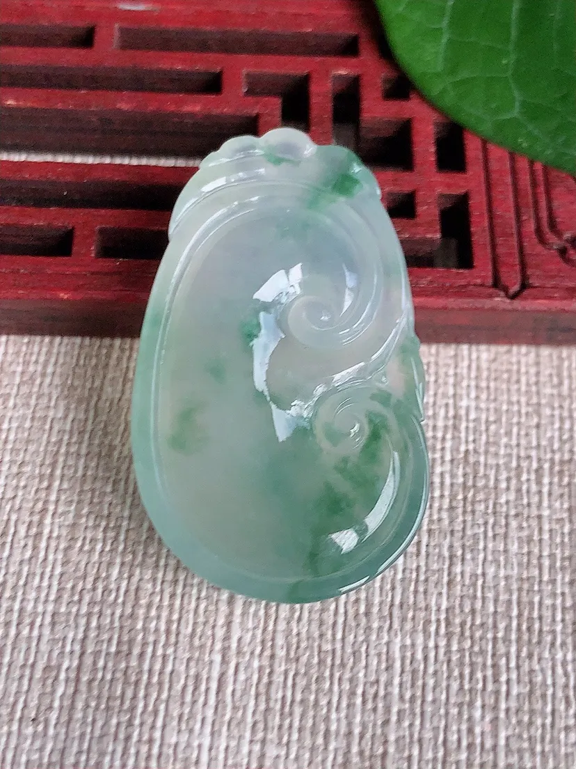 天然A货翡翠飘花如意吊坠尺寸36.8×21.7×5.5m量8.80g 0522