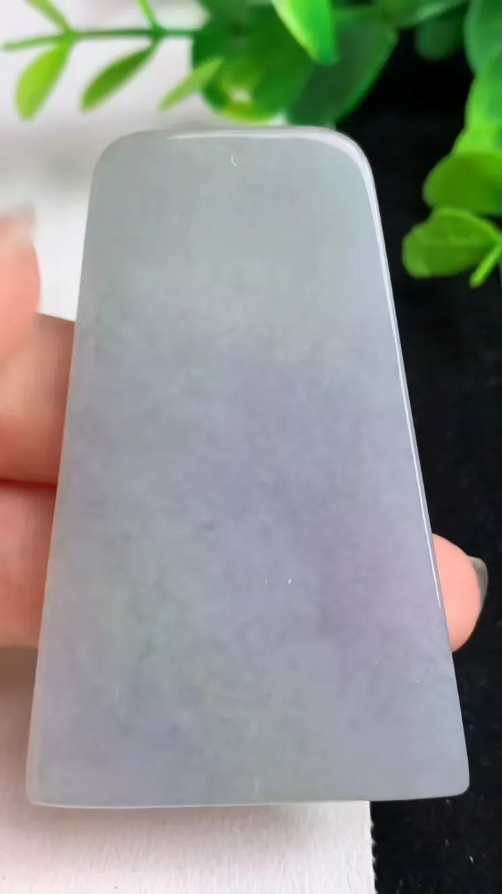 天然A货翡翠紫罗兰仿古无事牌吊坠，尺寸60.6-39-5.2，重量:31.77g
5月22日