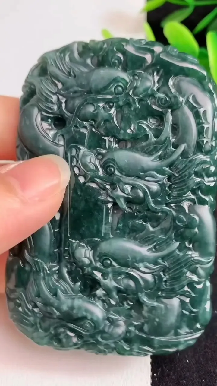 天然A货翡翠蓝水双彩九龙至尊 龙牌吊坠，尺寸76-49-10，重:74.13g
5月22日