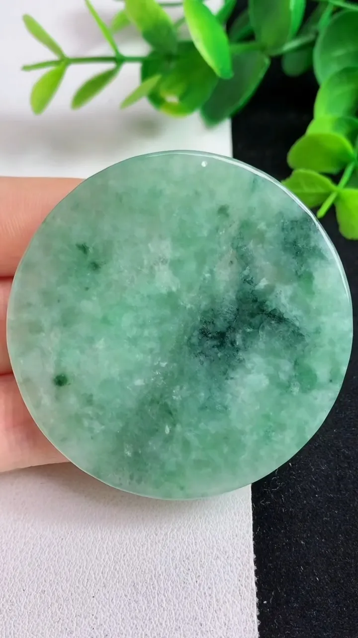 天然A货翡翠不动明王吊坠，尺寸54-5，重量:29.94g
5月22日