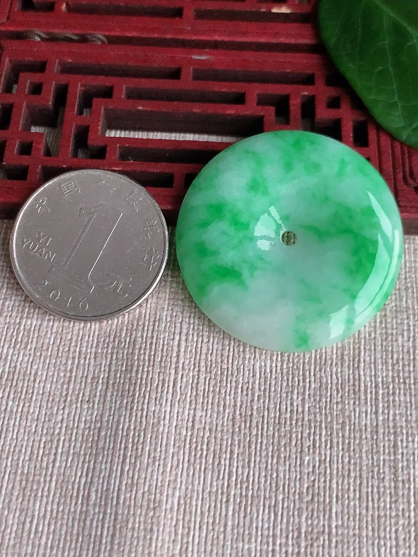 天然A货翡翠冰润飘绿大平安扣吊坠尺寸35.5×5m量13.47g 0521
