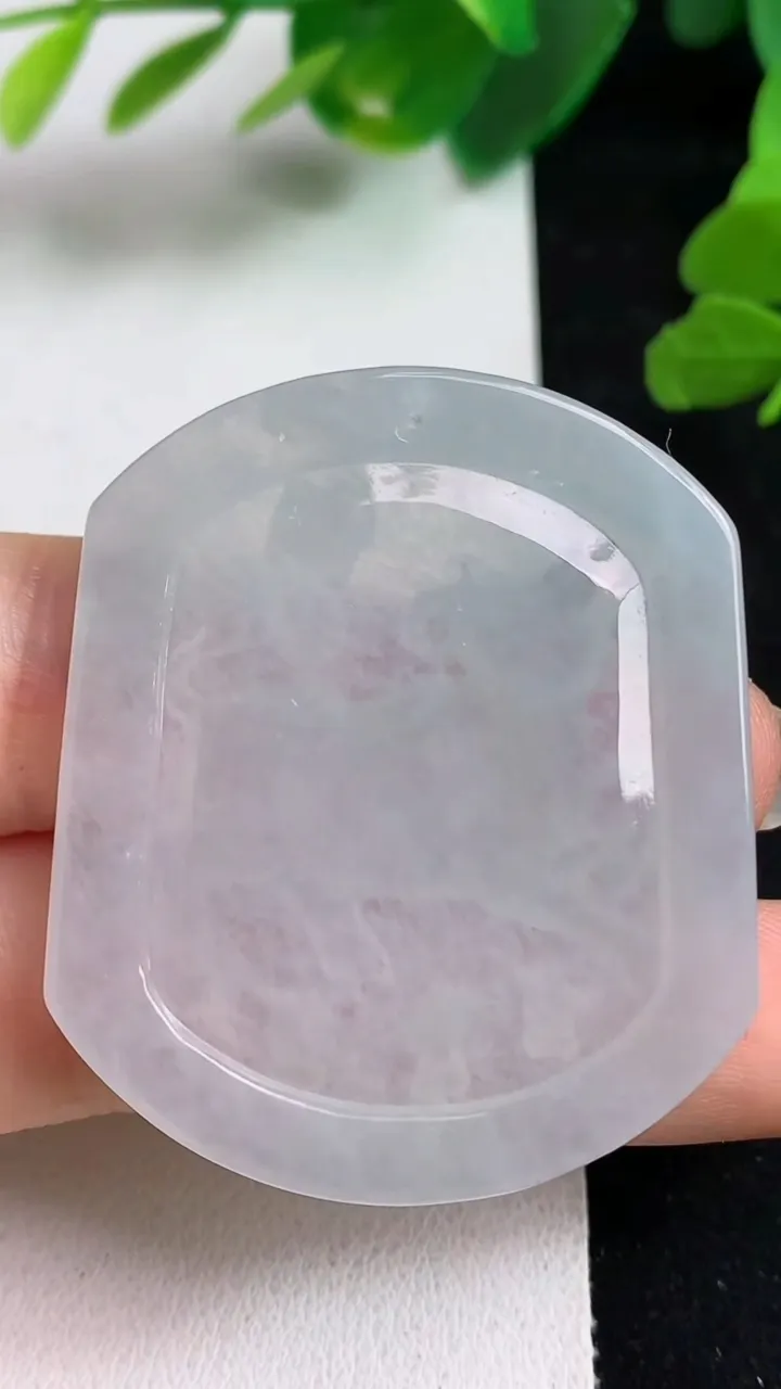 天然A货翡翠白冰生肖牛吊坠，尺寸43.6-37-4.8，重量:14.76g
5月22日
