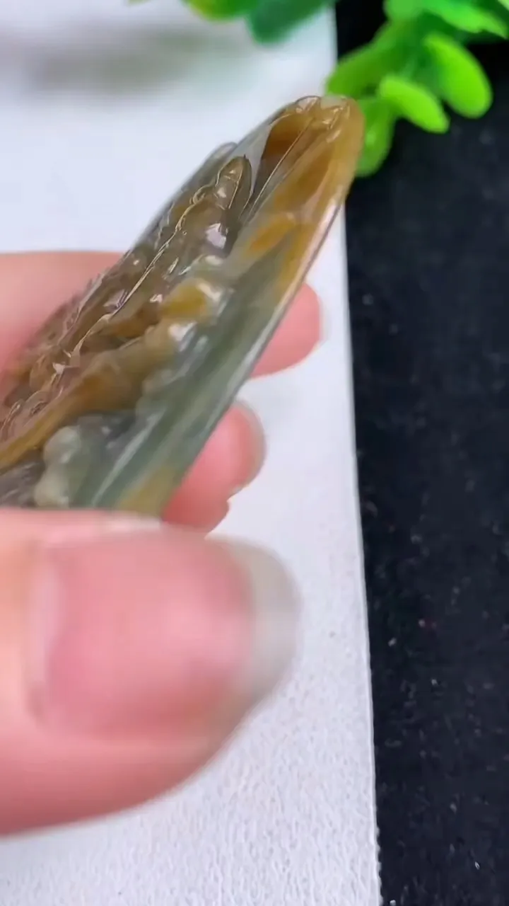 天然A货翡翠蓝水双彩关公吊坠，尺寸73.2-44.7-7.8，重量:47.71g
5月23日