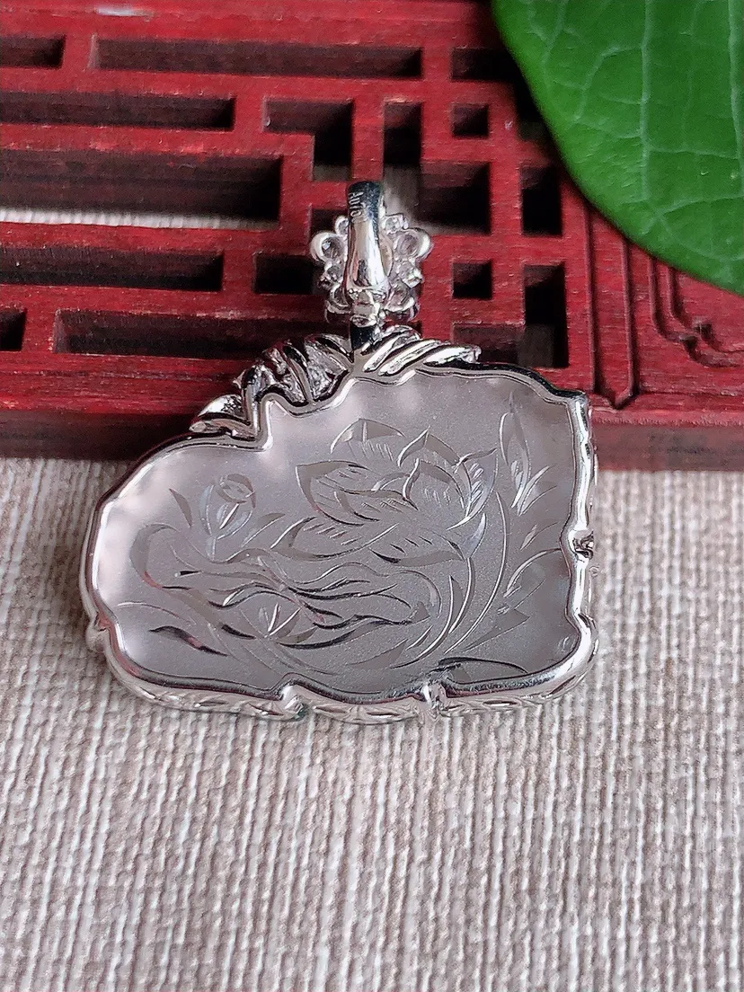 天然A货翡翠18K金伴晴水麒麟吊坠尺寸31.5×20×29×6.3m量8.22g 0522
