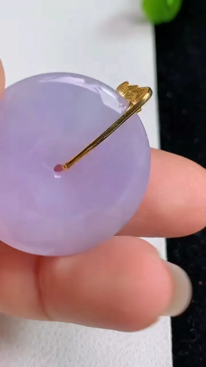天然A货翡翠k金紫罗兰平安扣吊坠，尺寸27-4.3，重量:7.24g
5月23日